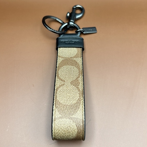 Coach Loop Key Fob In Signature Canvas NWOT - Picture 5 of 9